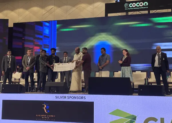 The winner of DomeCTF receiving the first prize from director of Beagle Security as well as the other diginitaries at c0c0n 2025.