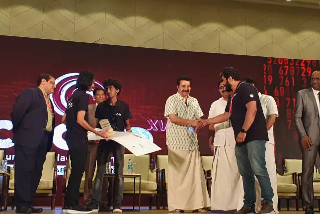 The chief guest gifting the certificate to the prize winners.